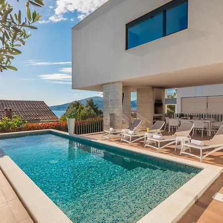 Marulovo Hills * 特罗吉尔