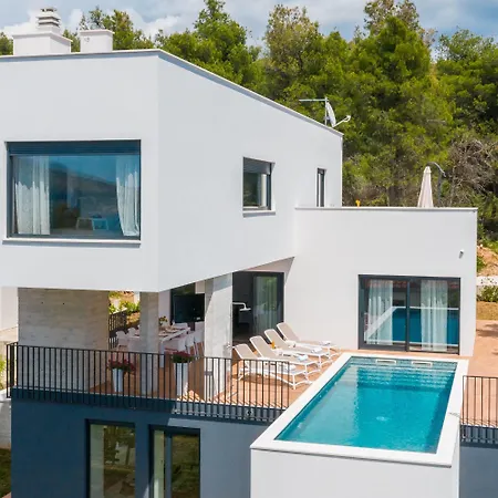 Marulovo Hills Villa *